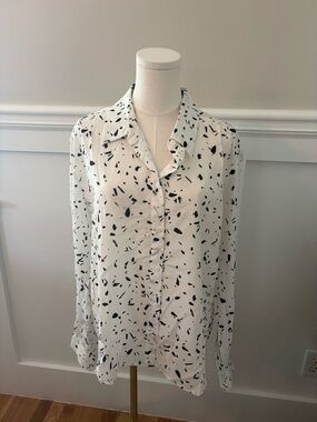 NWT Amour Vert Bixby Washable Silk Blouse in the Mont Blanc print.